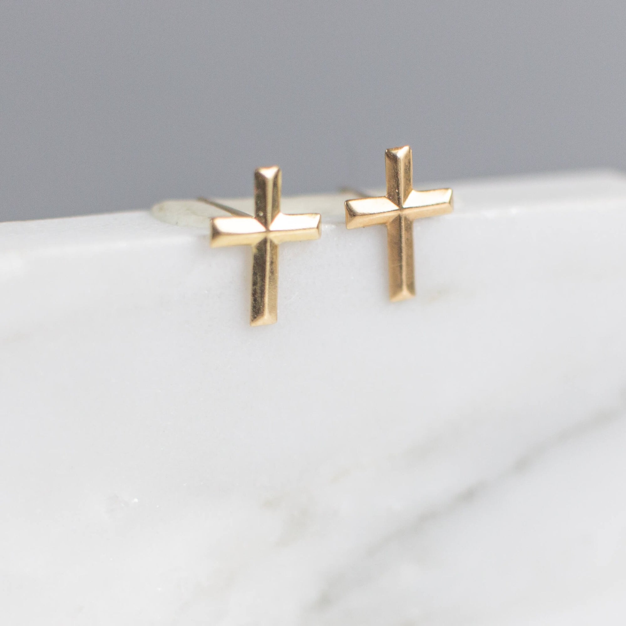 Lucie 14k Gold Cross Stud Earrings