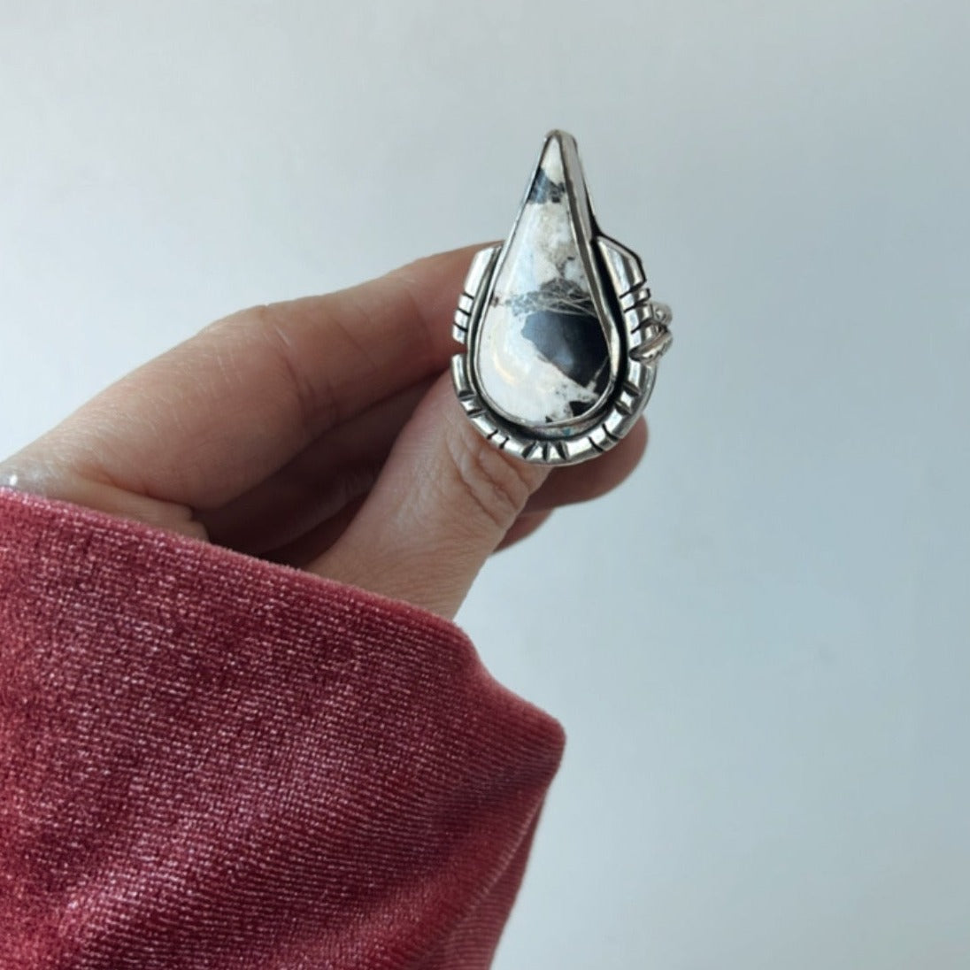 White Buffalo Statement Ring - Sz 8 - Desert Sky