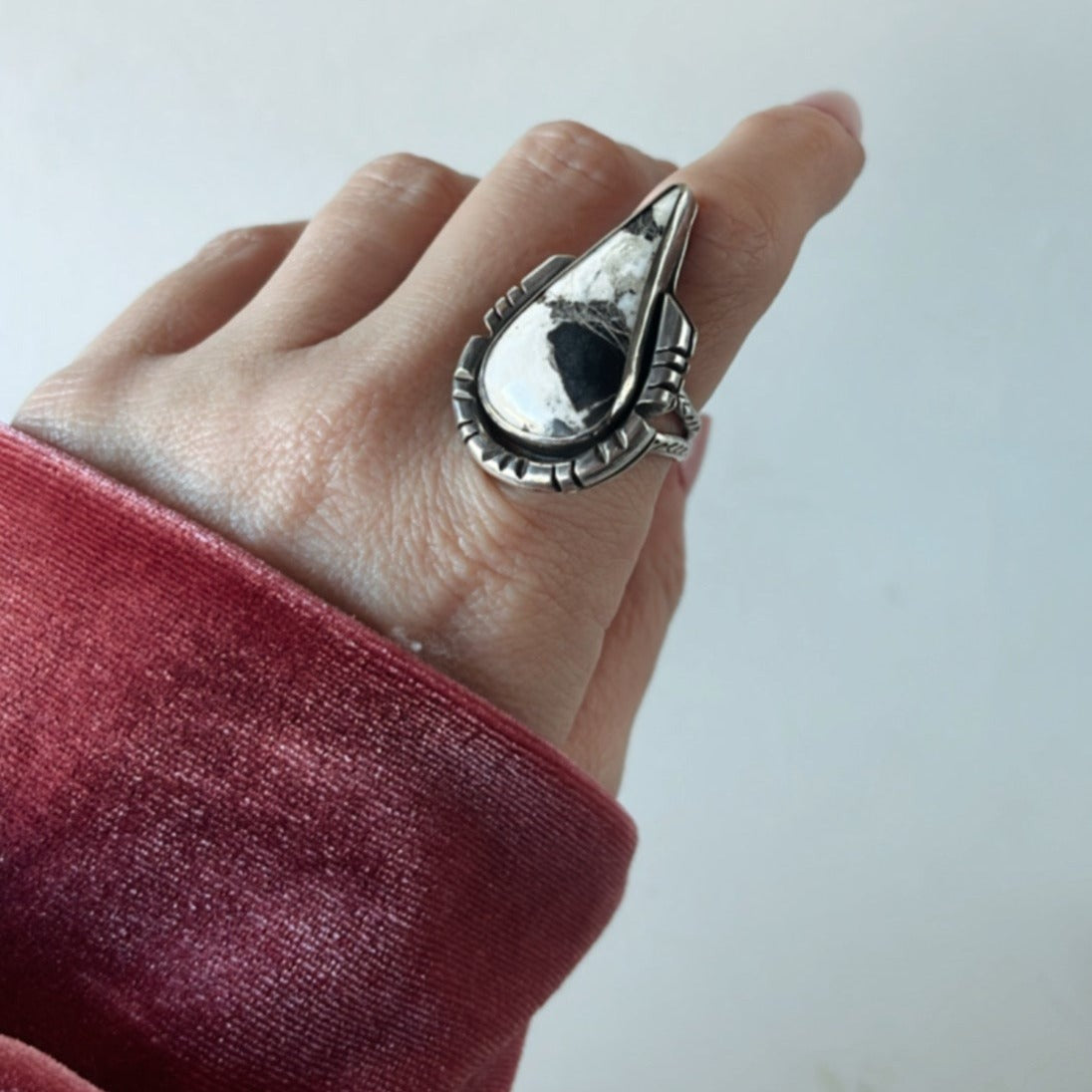 White Buffalo Statement Ring - Sz 8 - Desert Sky