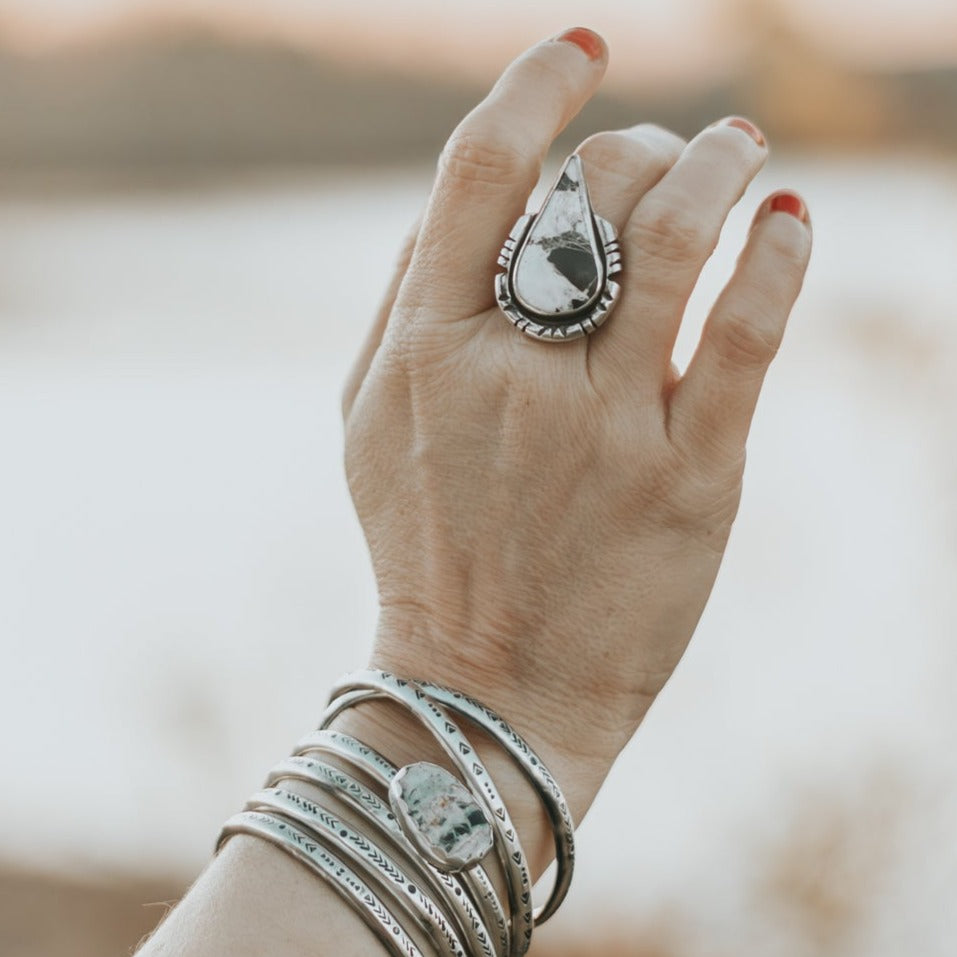 White Buffalo Statement Ring - Sz 8 - Desert Sky