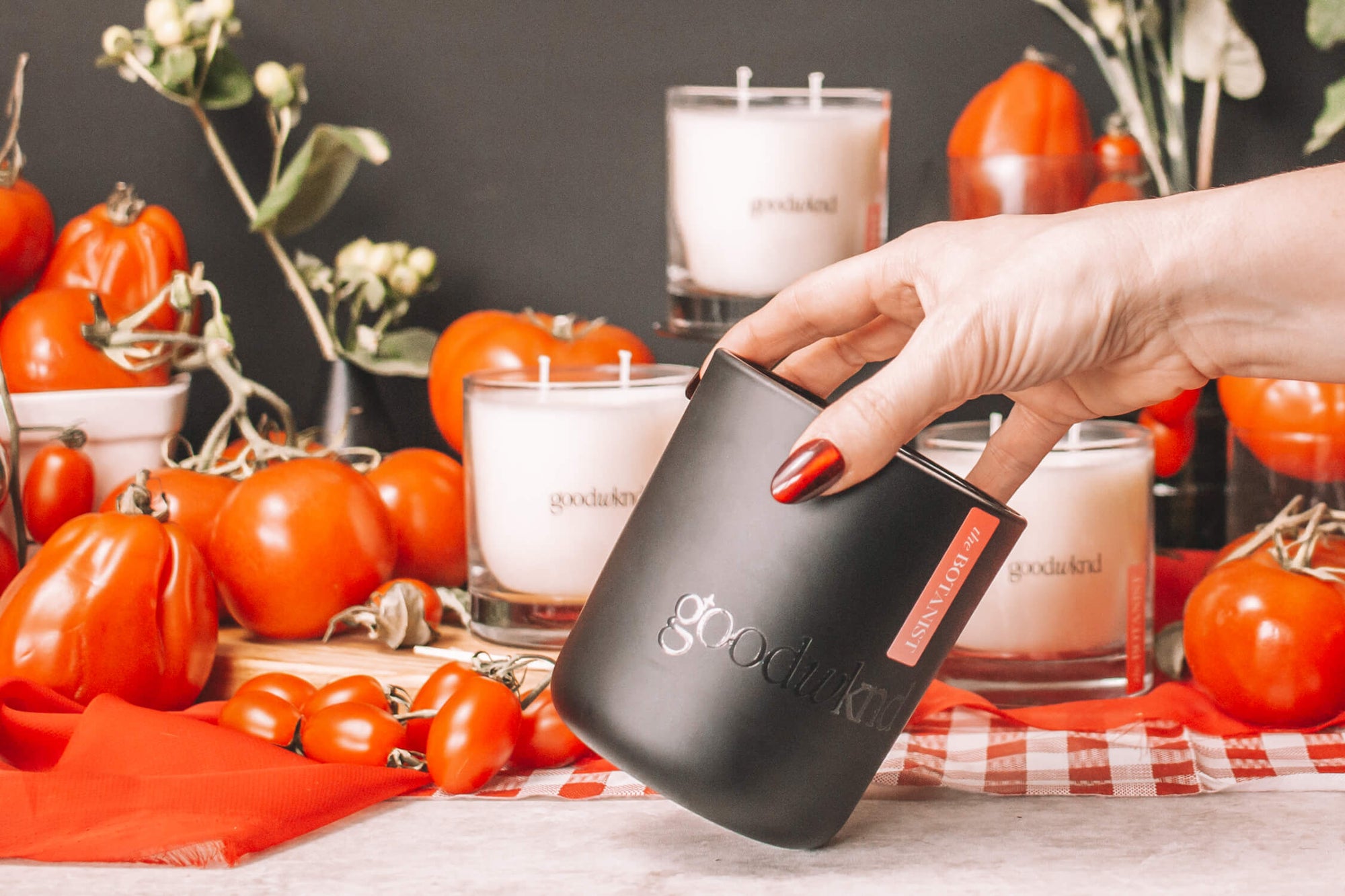 candles that smell like tomato