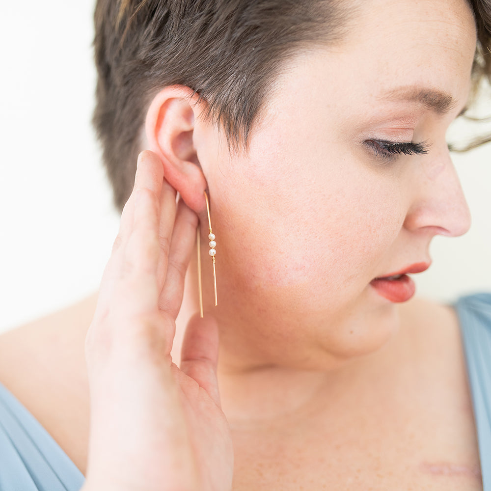 lea pearl dangle earrings by stella grey