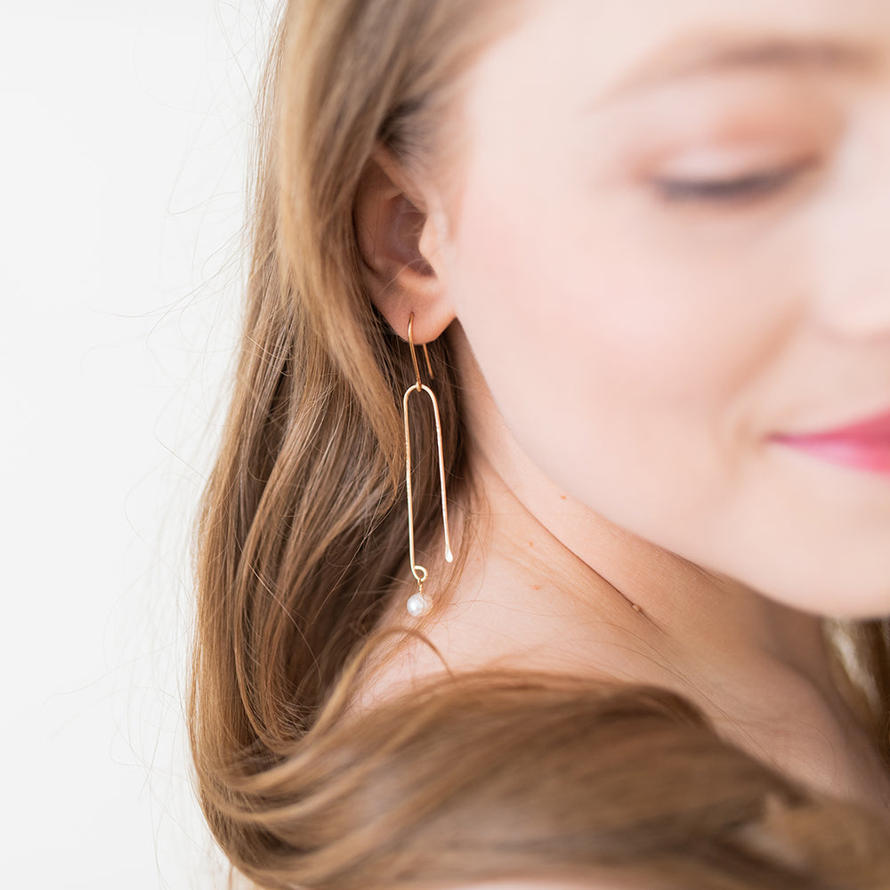 simone modern pearl dangle earrings