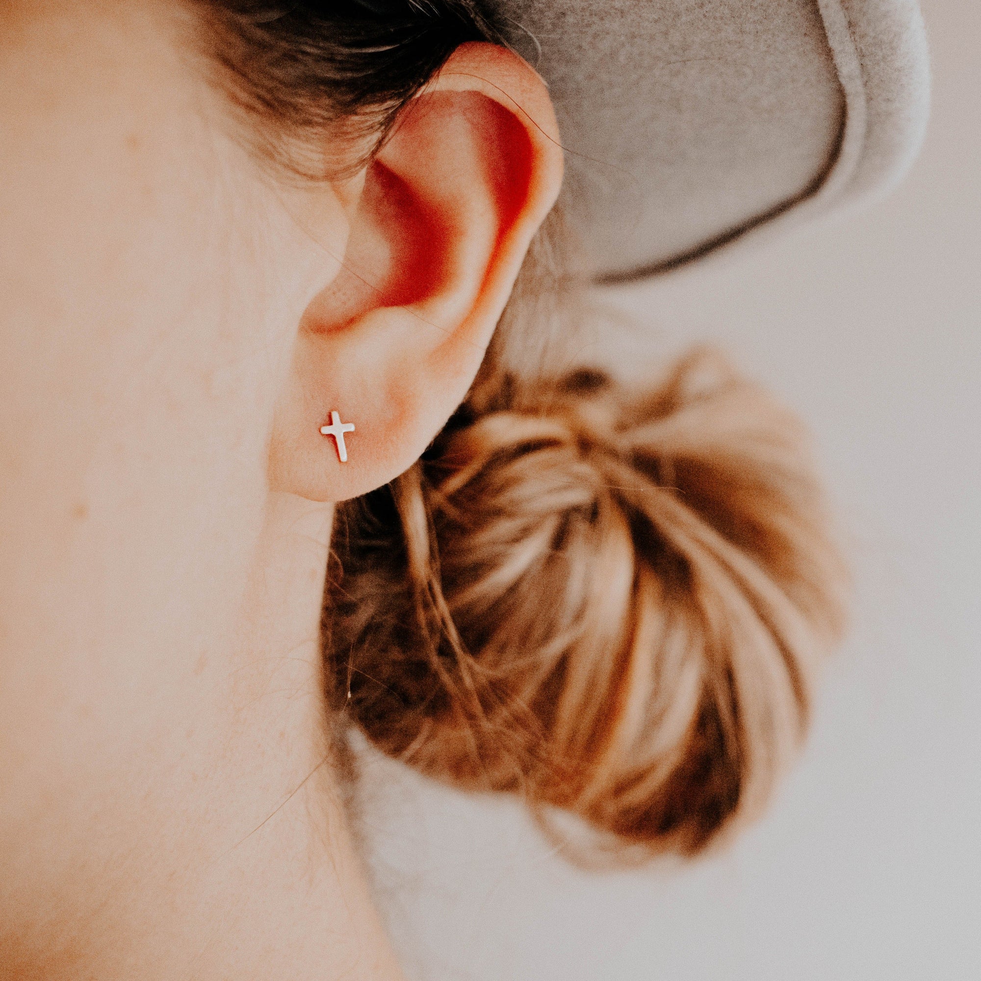 solid gold cross stud earrings