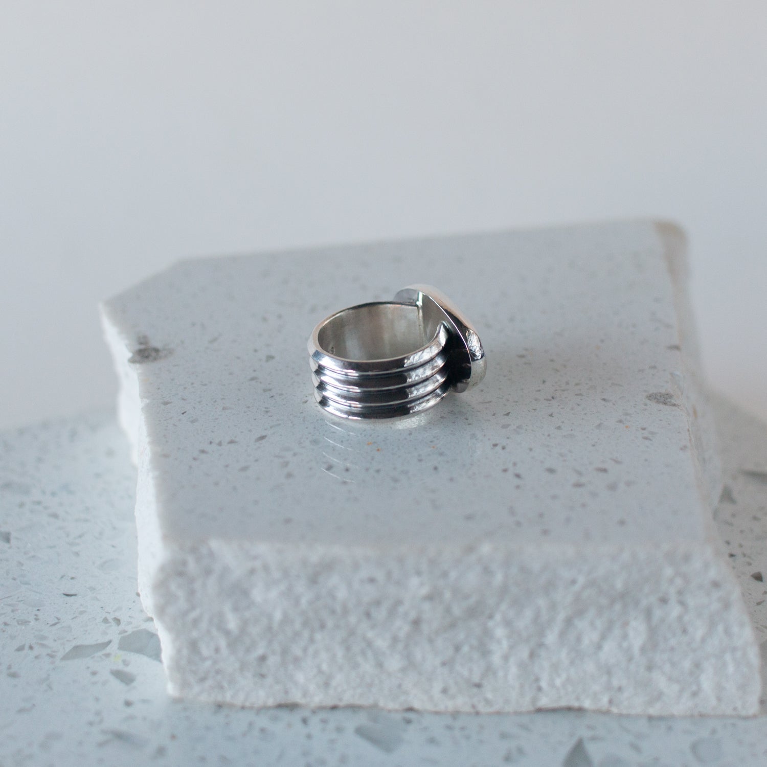 East West Turquoise Wide Band Ring - Size 6.75 - Desert Sky - Good Wknd