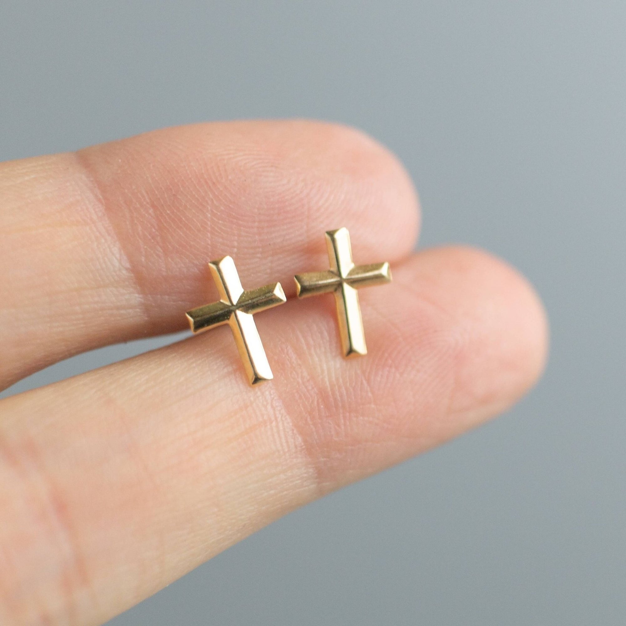 Lucy 14k Gold Cross Stud Earrings - Good Wknd