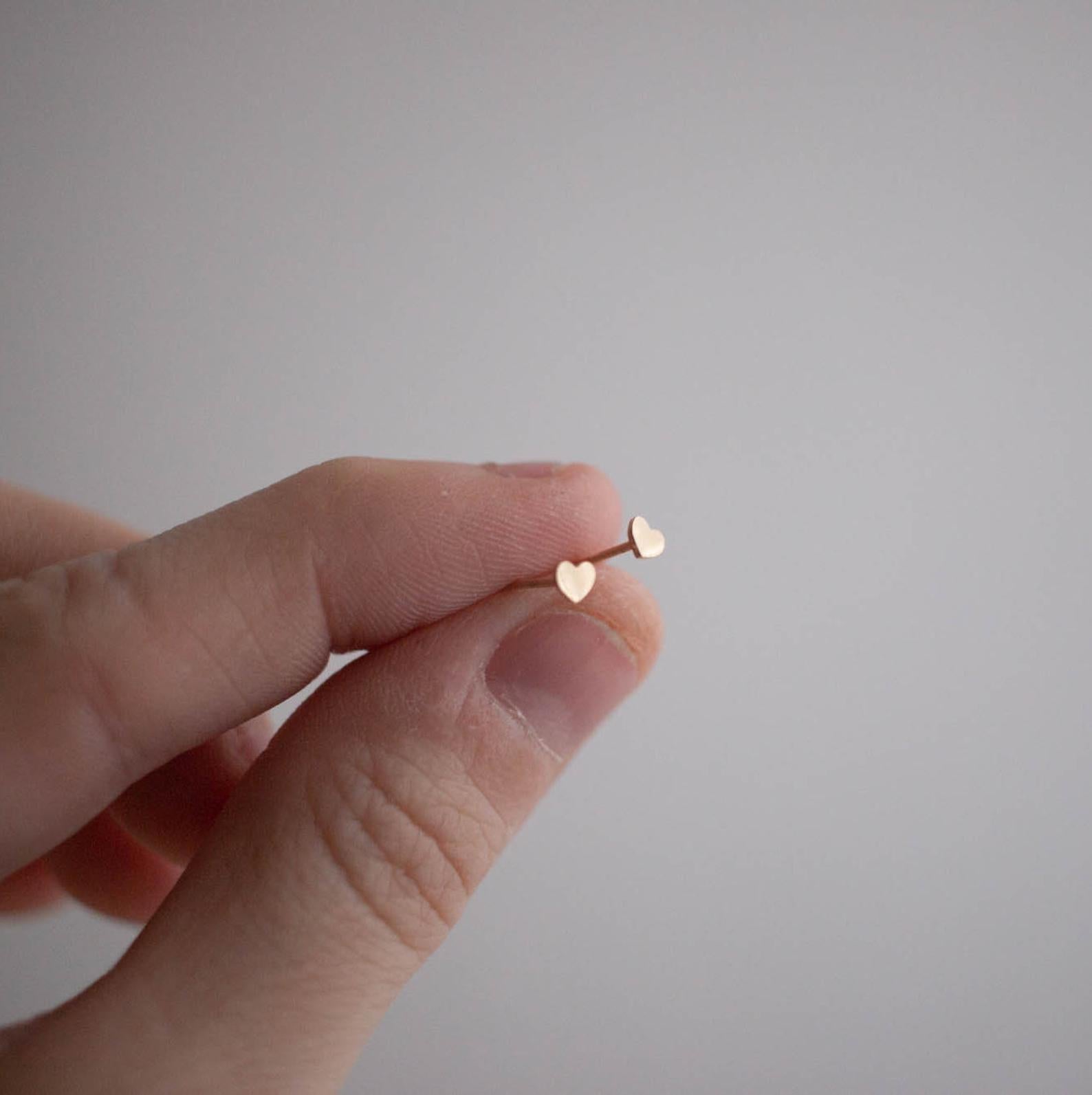 Sloane Tiny Heart Stud Earrings - Good Wknd