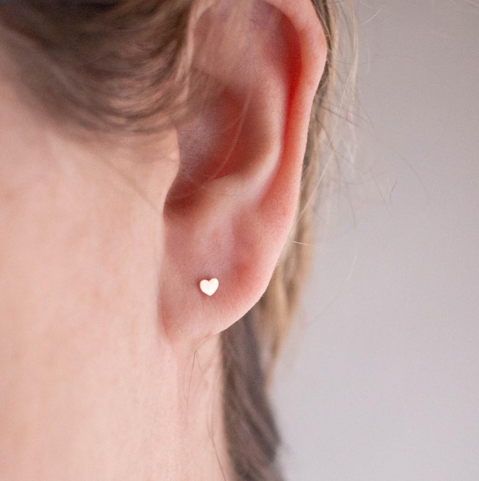 Sloane Tiny Heart Stud Earrings - Good Wknd